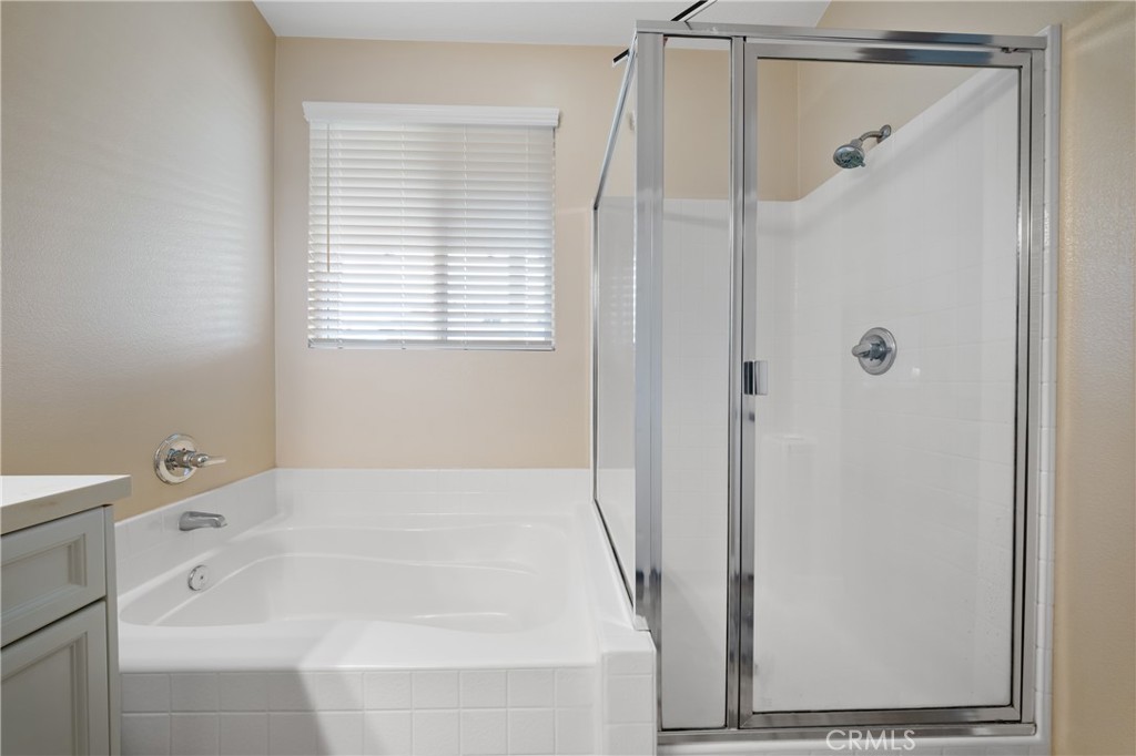 40889 Robards Way Murrieta, CA 92562 - Photo 20 of 36 a bathroom with a tub shower and a sink