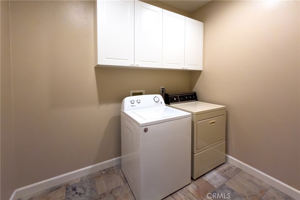 40889 Robards Way Murrieta, CA 92562 - Photo 29 of 36 a utility room with dryer and washer
