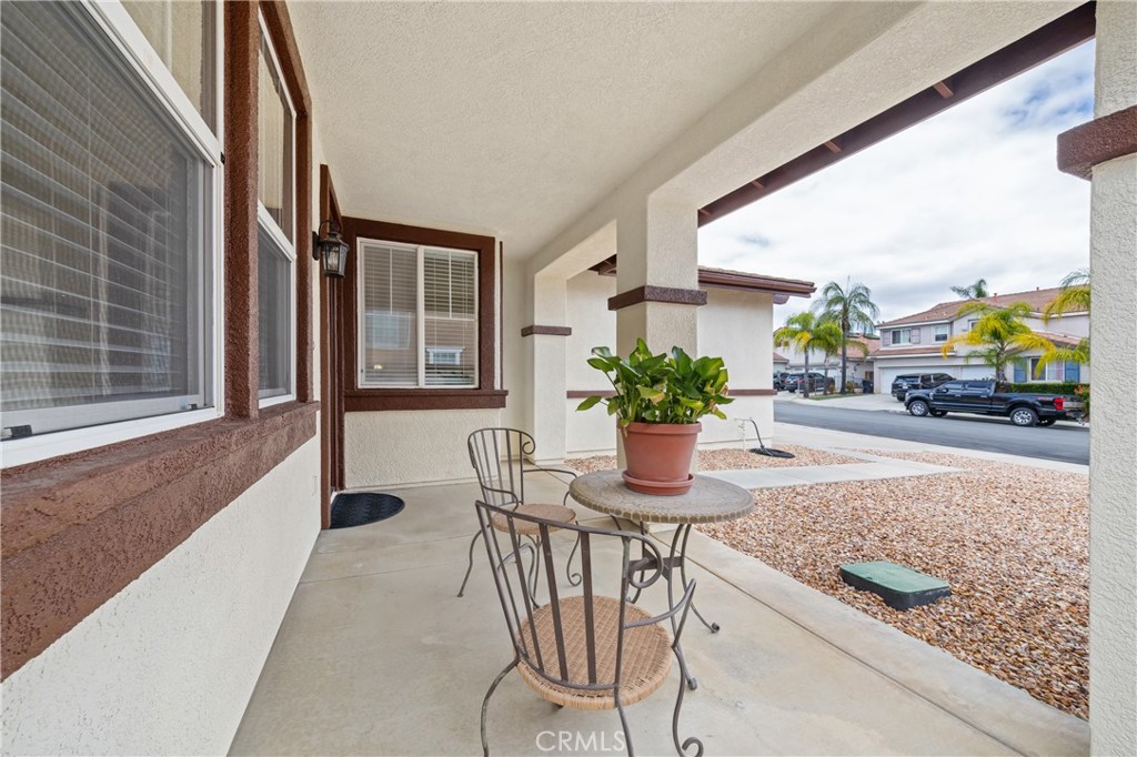 40889 Robards Way Murrieta, CA 92562 - Photo 9 of 36 a dining room with furniture and a potted plant