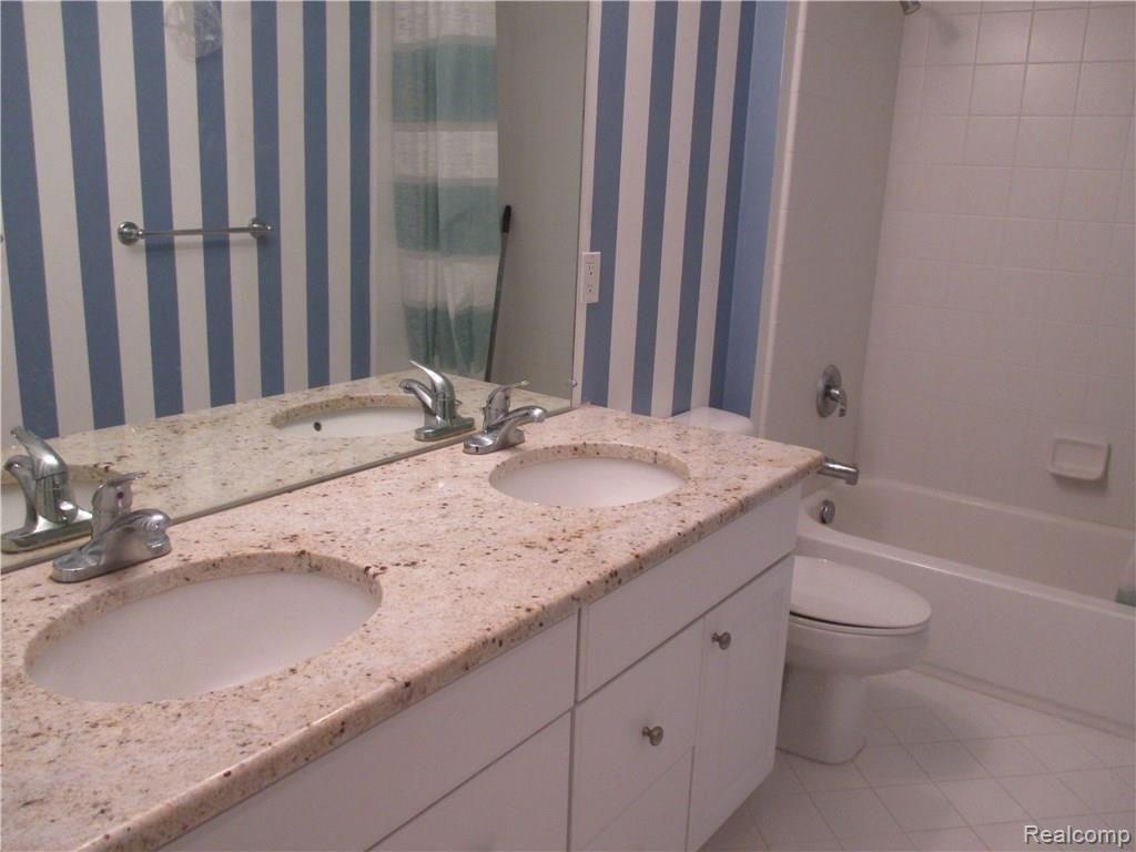 3739 Woodmonte Drive Rochester, MI 48306 - Photo 31 of 42 IMG_2105.JPG