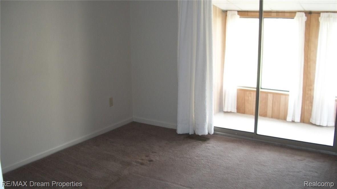 62402 Raleigh Court, Unit 1 South Lyon, MI 48178 - Photo 8 of 11 100_3139.JPG