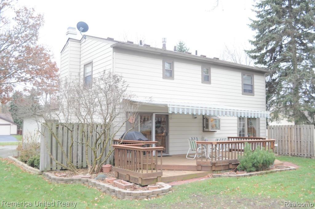 40458 Village Wood Road Novi, MI 48375 - Photo 23 of 26 Rear of Home.jpg