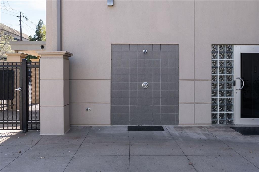 3475 Oak Valley Road Northeast, Unit 2820 Atlanta, GA 30326 - Photo 81 of 86 a view of a bathroom