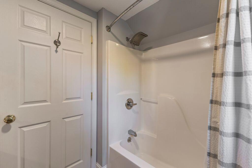 50 Winslow Road, Unit B Gorham, ME 04038 - Photo 29 of 37 Second Floor Bathroom