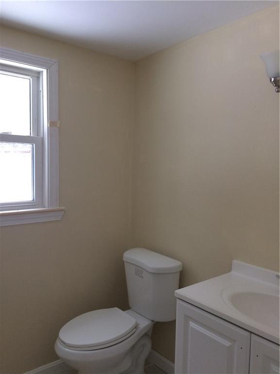 9 Burgess Farm Road Freeport, ME 04032 - Photo 13 of 20 Half bath with laundry hook-up off...