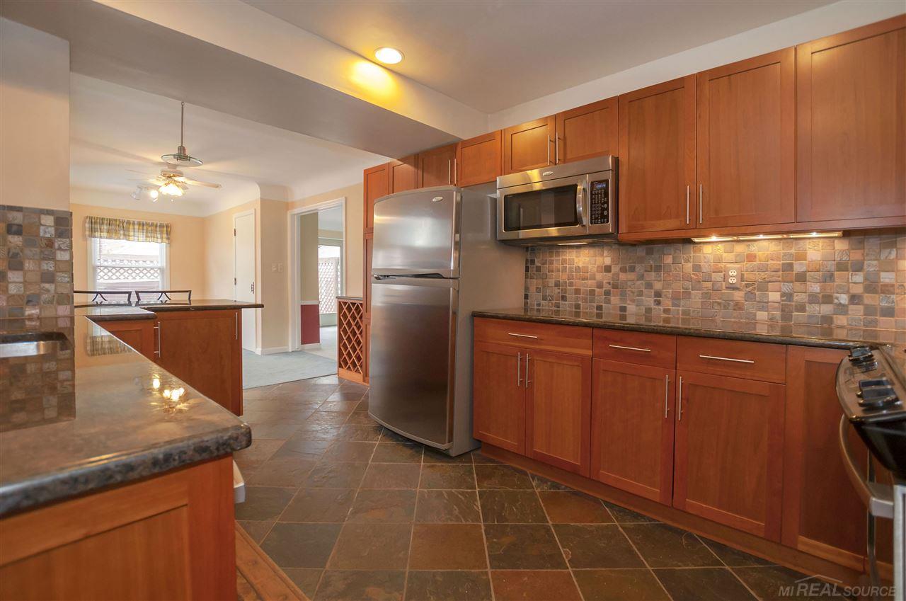 1019 Nottingham Grosse Pointe, MI 48230 - Photo 16 of 32 31315758-15.JPG