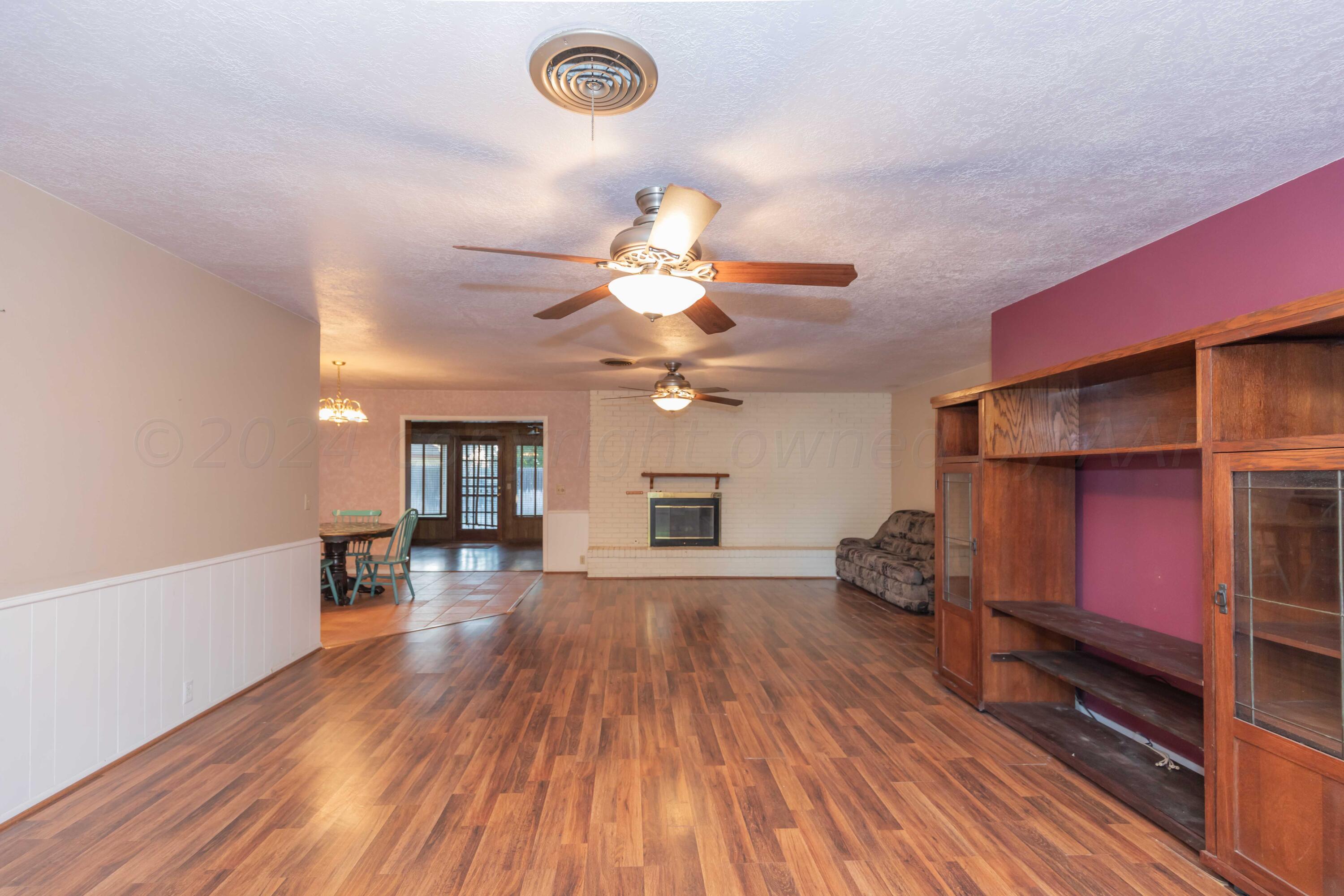 4721 Shawnee Trail Amarillo, TX 79109 - Photo 23 of 52 LIVING ROOM VIEW 4
