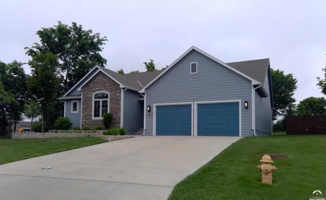 $3,200 | 1013 Diamondhead Drive, Lawrence, KS 66049