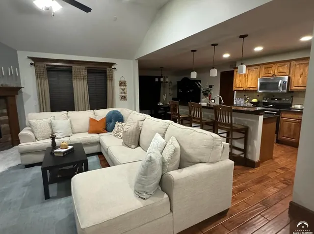 $3,200 | 1013 Diamondhead Drive, Lawrence, KS 66049