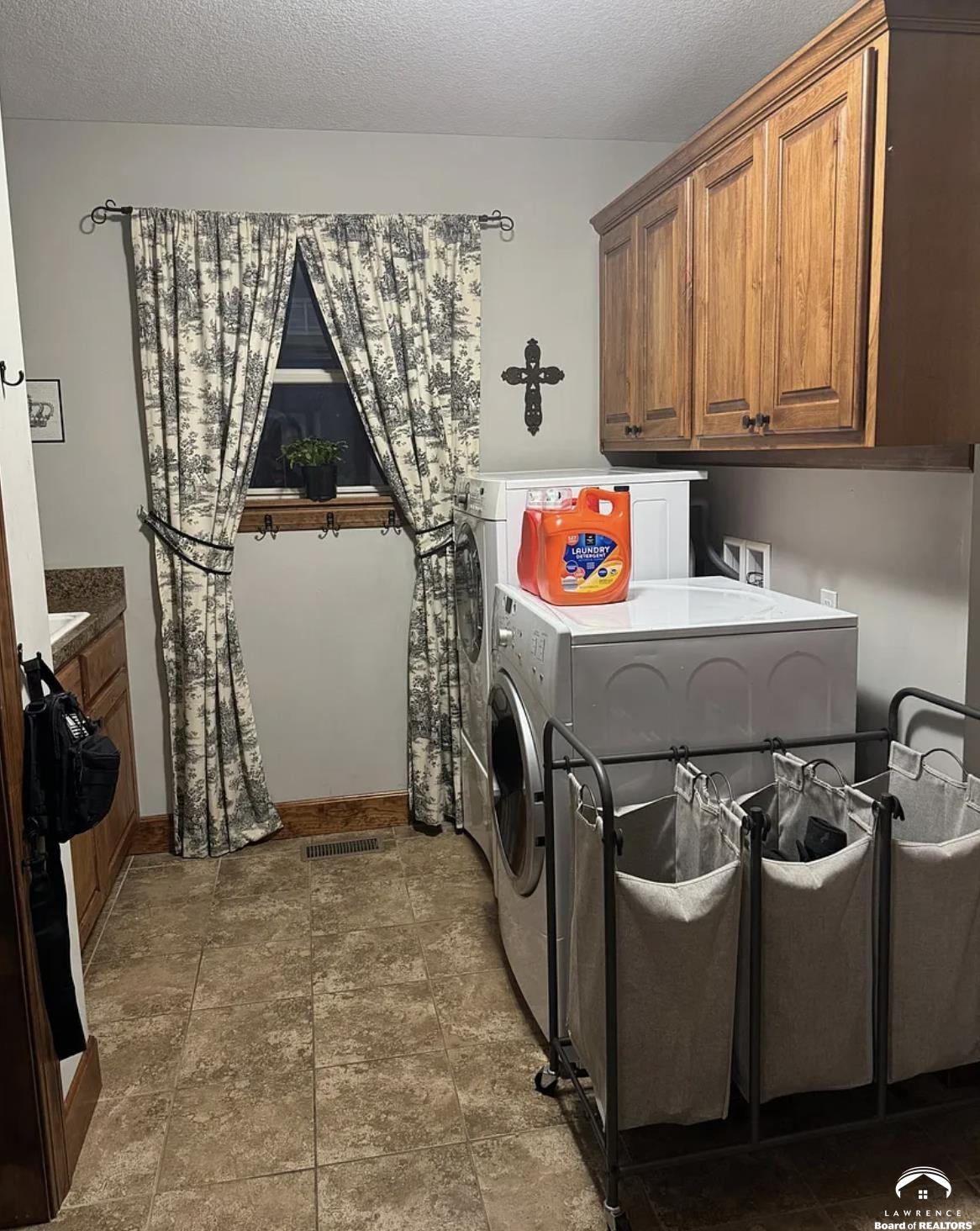 1013 Diamondhead Drive Lawrence, KS 66049 - Photo 10 of 15