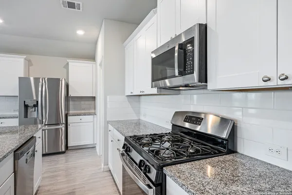 $2,200 | 15214 Counterpoint, San Antonio, TX 78245