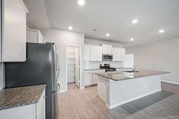 $2,200 | 15214 Counterpoint, San Antonio, TX 78245