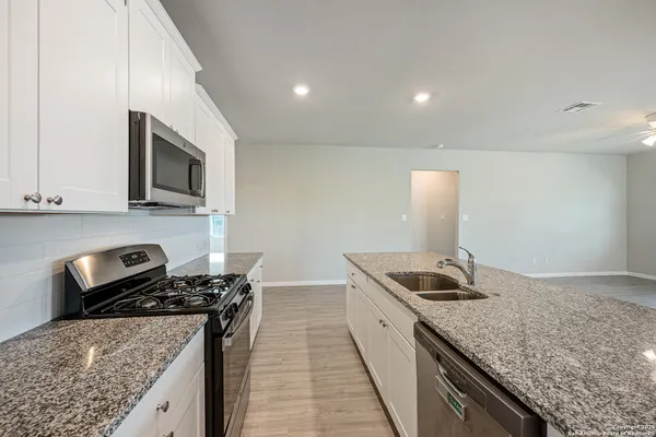 $2,200 | 15214 Counterpoint, San Antonio, TX 78245