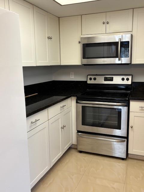 2936 Lake Shore Drive, Unit 101 Riviera Beach, FL 33404 - Photo 5 of 37 IMG_1653