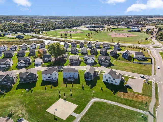 $624,990 | 913 Foxglove Terrace, Waconia, MN 55387