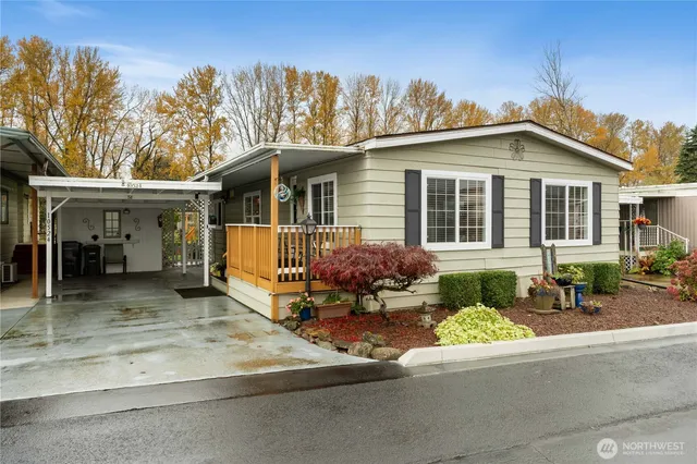a view of a hallway to rooms