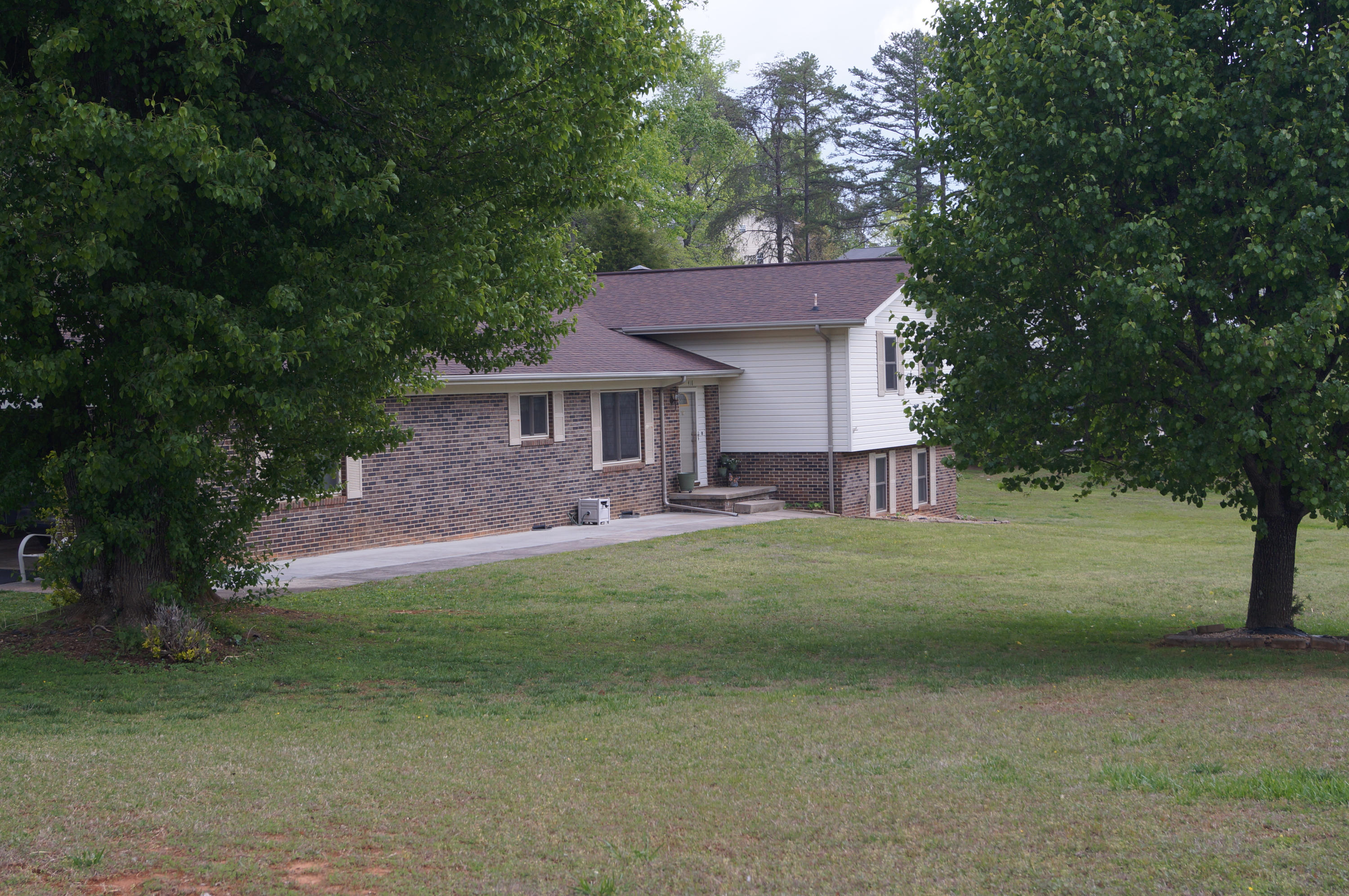 418 Bluff Point Road Harriman, TN 37748 - Photo 20 of 37 Front & Side of House