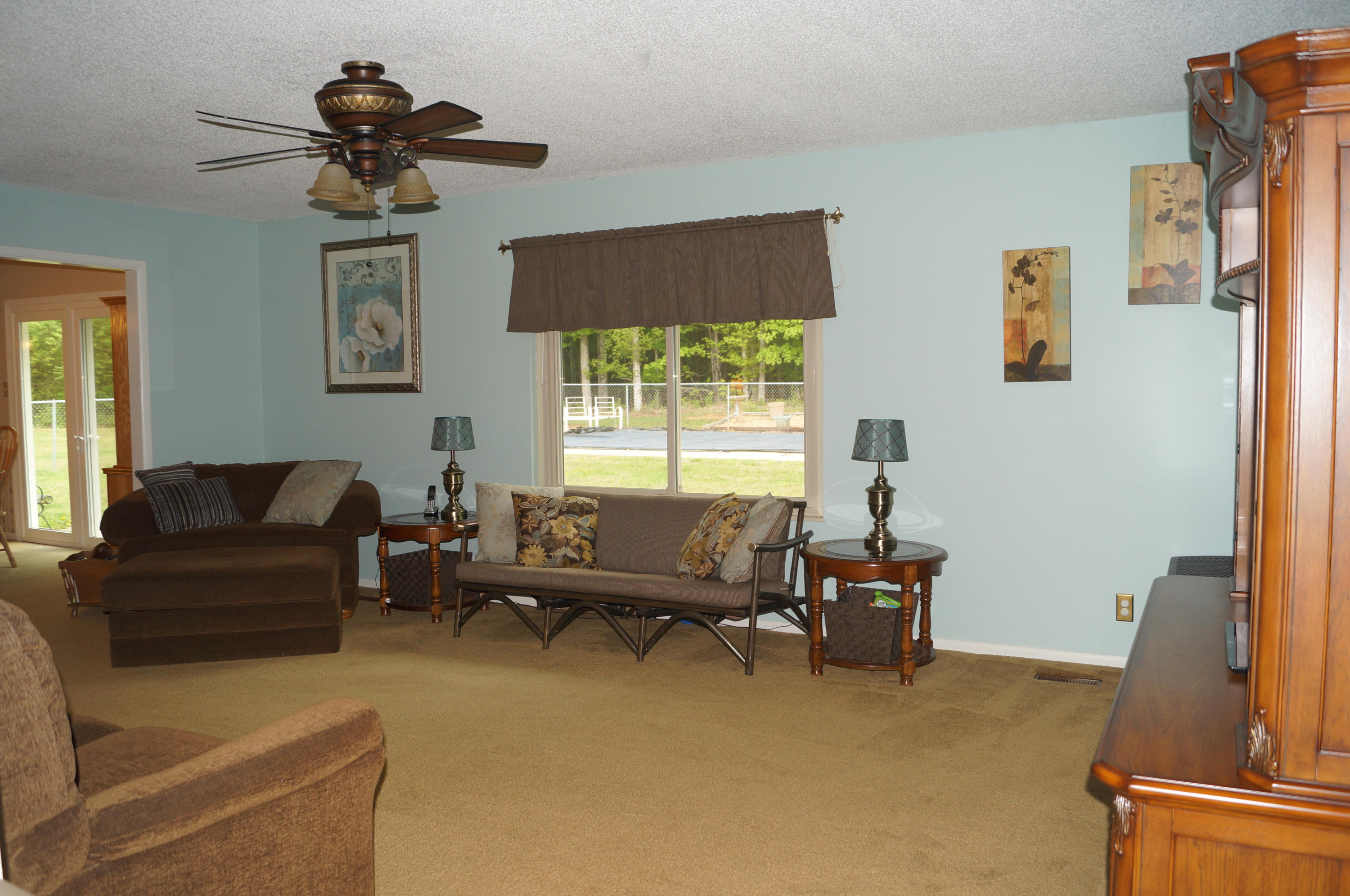 418 Bluff Point Road Harriman, TN 37748 - Photo 28 of 37 Living Room