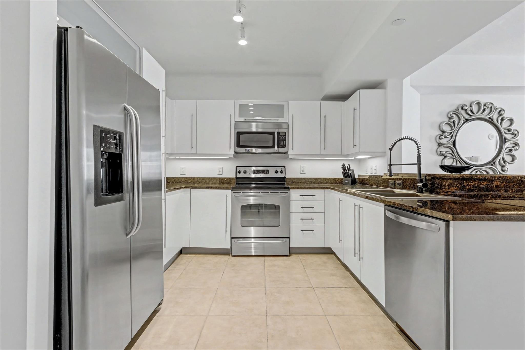 7350 Southwest 89th Street, Unit 1504S Miami, FL 33156 - Photo 7 of 41 Kitchen