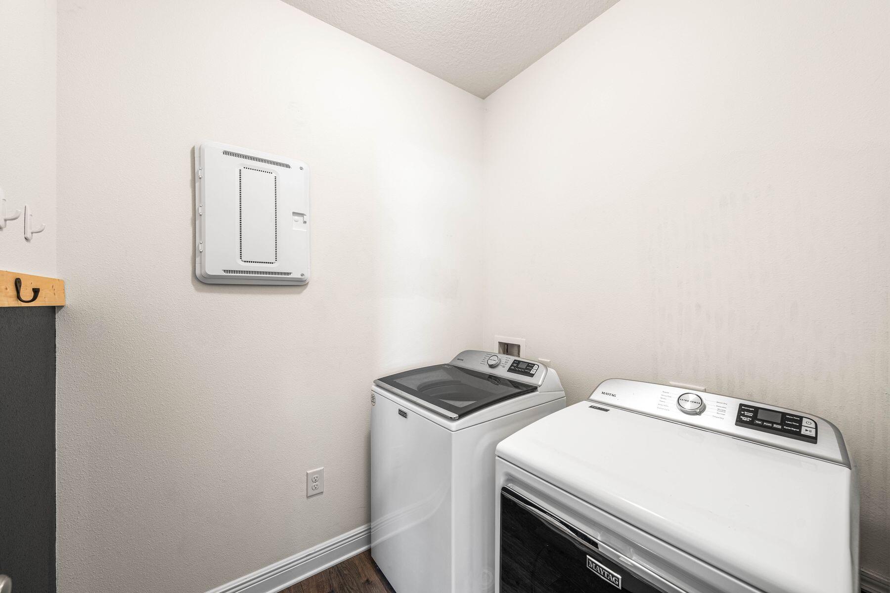 656 Teal Street Crestview, FL 32539 - Photo 37 of 58 a utility room with dryer and washer