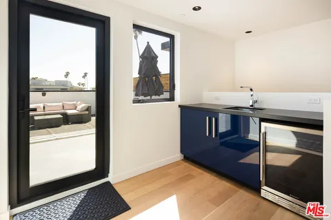 $2,299,000 | 212 Bay Street, Unit 103, Santa Monica, CA 90405
