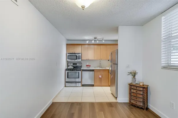 $2,525 | 1801 South Treasure Drive, Unit 417, North Bay Village, FL 33141