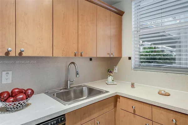 $2,525 | 1801 South Treasure Drive, Unit 417, North Bay Village, FL 33141