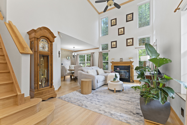 141 Crescent Lane, Unit 141 Schaumburg, IL 60193 - Photo 3 of 22