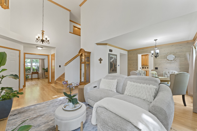 141 Crescent Lane, Unit 141 Schaumburg, IL 60193 - Photo 5 of 22