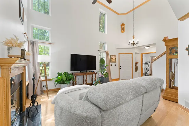 $3,000 | 141 Crescent Lane, Unit 141, Schaumburg, IL 60193