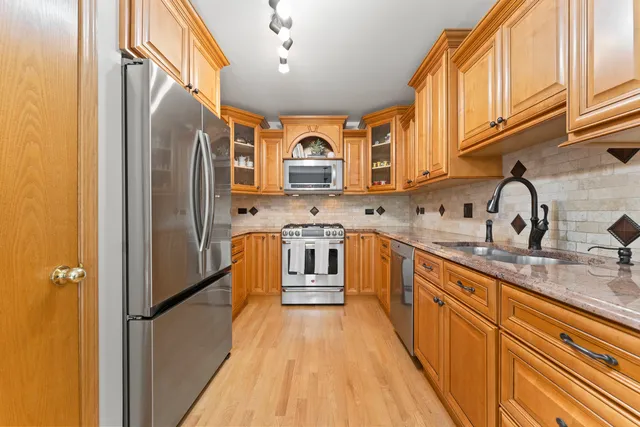 $3,000 | 141 Crescent Lane, Unit 141, Schaumburg, IL 60193