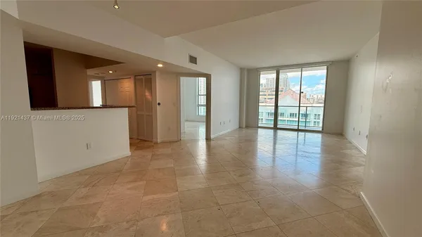 $5,800 | 1155 Brickell Bay Drive, Unit PH104, Miami, FL 33131