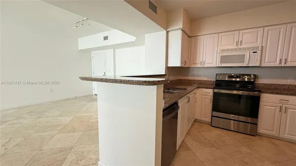 $5,800 | 1155 Brickell Bay Drive, Unit PH104, Miami, FL 33131