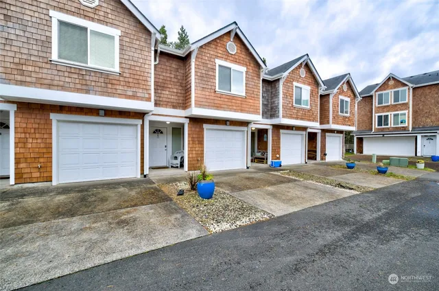 $375,000 | 201 Ocean Beach Boulevard South, Unit 15, Long Beach, WA 98631