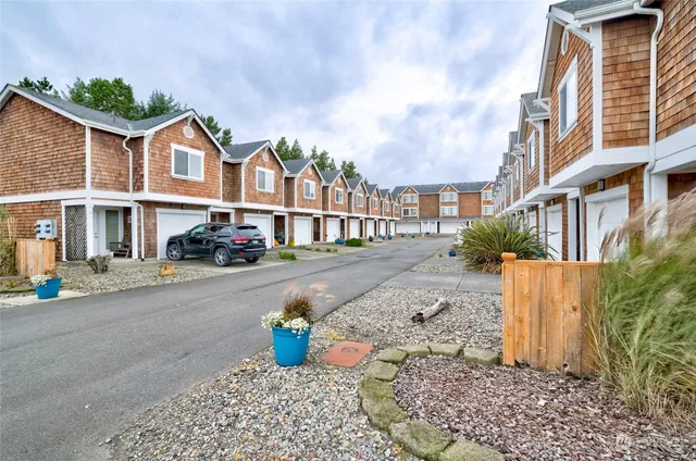 $375,000 | 201 Ocean Beach Boulevard South, Unit 15, Long Beach, WA 98631