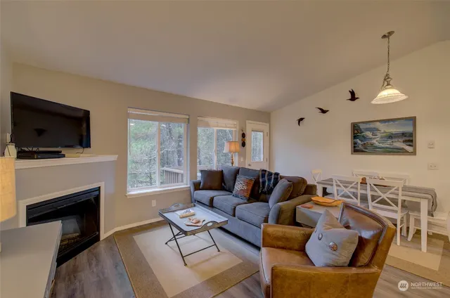 $375,000 | 201 Ocean Beach Boulevard South, Unit 15, Long Beach, WA 98631