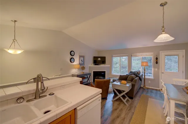 $375,000 | 201 Ocean Beach Boulevard South, Unit 15, Long Beach, WA 98631