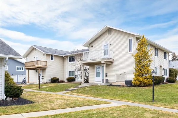 $169,900 | 734 Eastbrooke Lane, Brighton, NY 14618