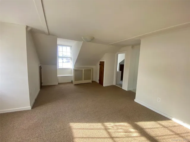 a view of empty room with window