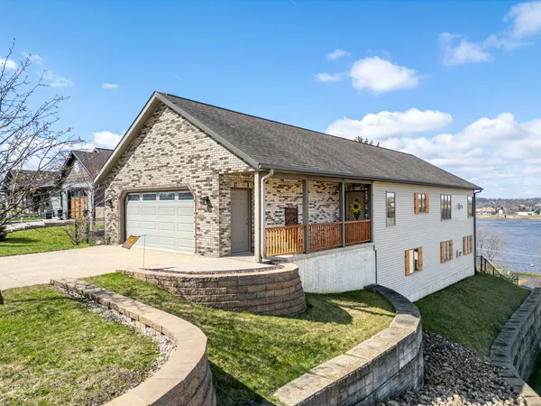 $399,900 | 124 5th Street, Fulton, IL 61252