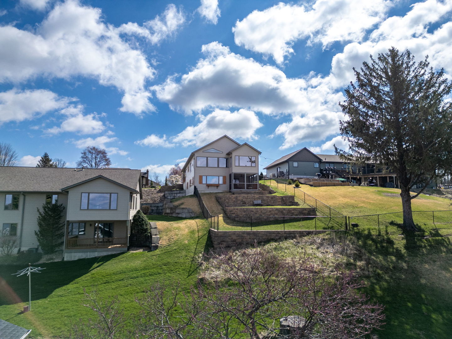 124 5th Street Fulton, IL 61252 - Photo 37 of 45 a front view of a house with garden