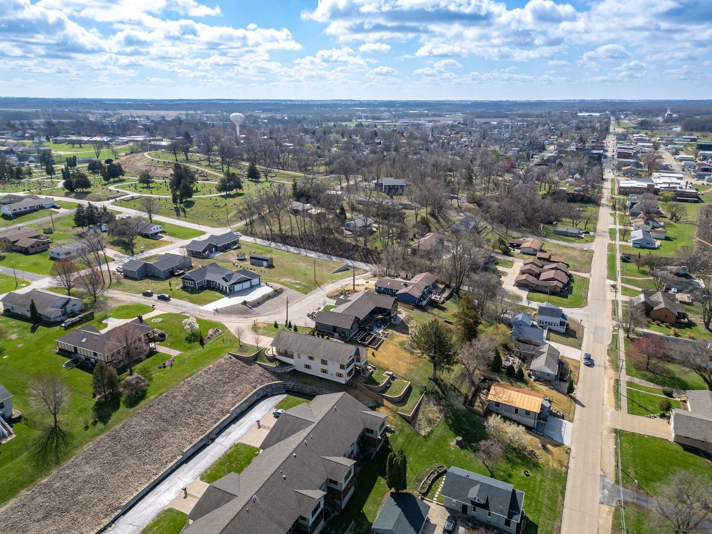 124 5th Street Fulton, IL 61252 - Photo 40 of 45 an aerial view of multiple house