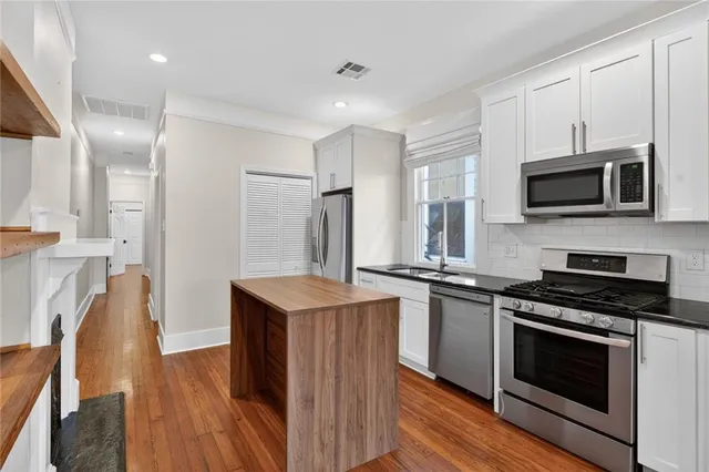 $2,400 | 4725 Laurel Street, New Orleans, LA 70115