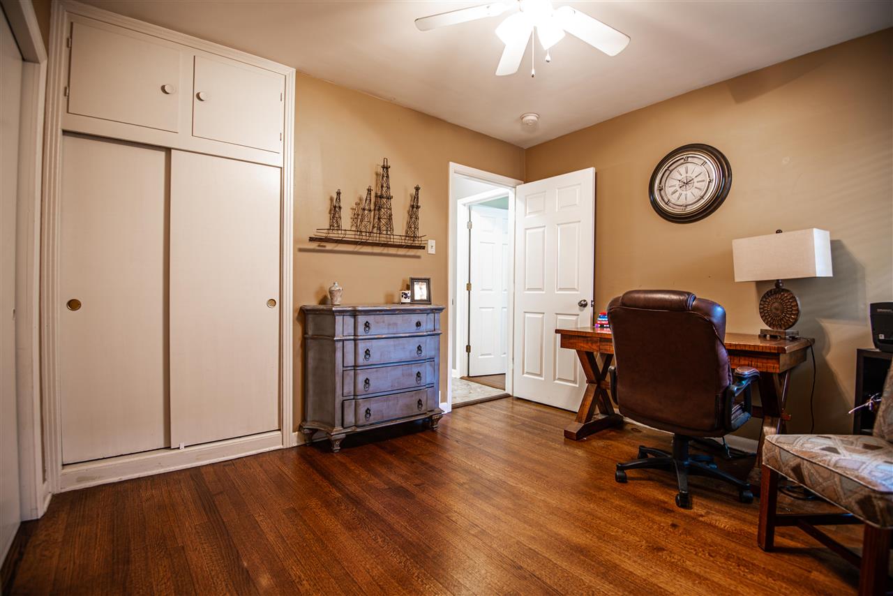 1512 Whitewater Road Memphis, TN 38117 - Photo 22 of 25 a view of a workspace with furniture and wooden floor