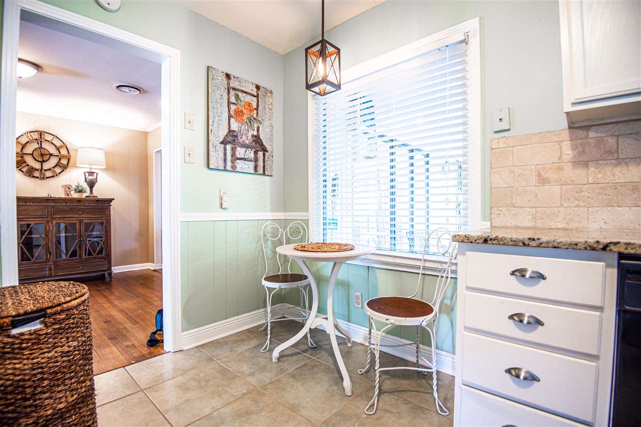 1512 Whitewater Road Memphis, TN 38117 - Photo 4 of 25 a room with a table and chairs