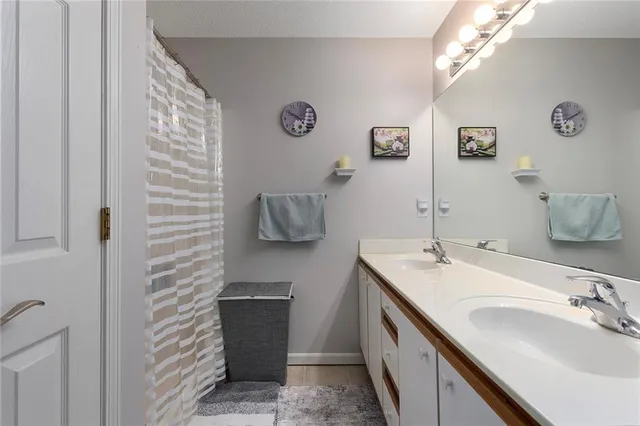 $169,000 | 2407 Northeast 68th Street, Gladstone, MO 64118