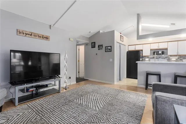 $169,000 | 2407 Northeast 68th Street, Gladstone, MO 64118