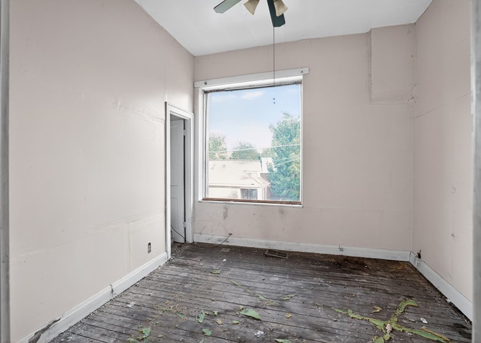 1114 West 51st Street Chicago, IL 60609 - Photo 11 of 20 an empty room with a window