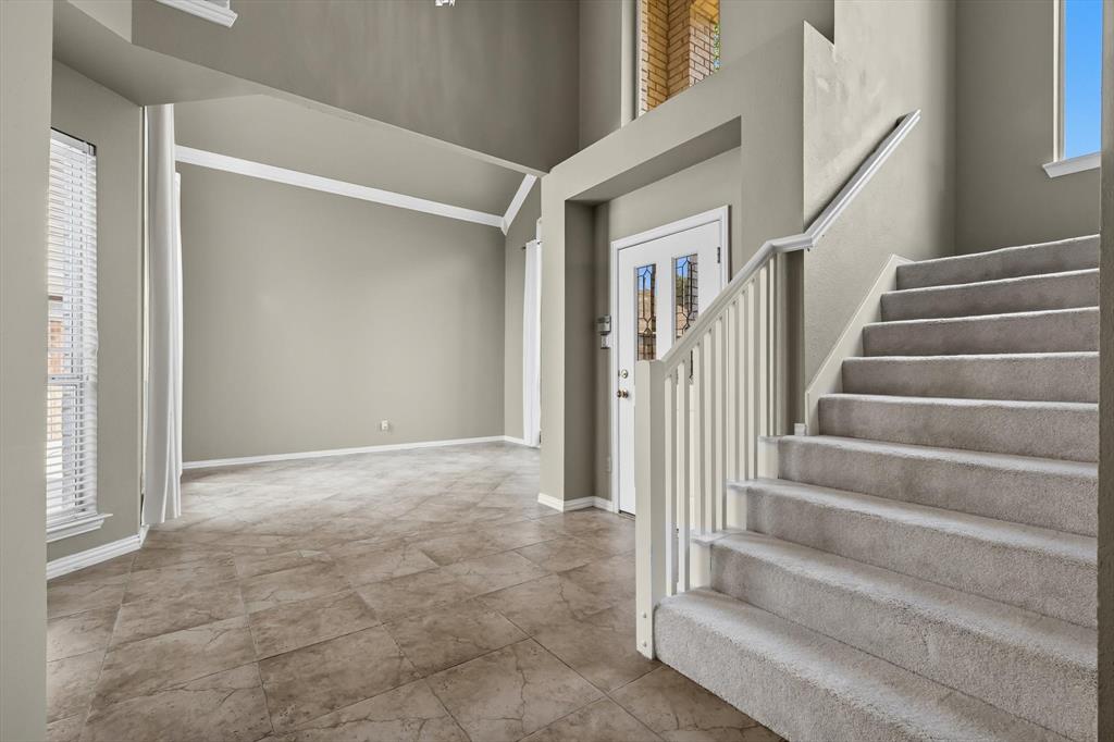 17912 Benchmark Drive Dallas, TX 75252 - Photo 26 of 40 Entryway looking back into Living Room