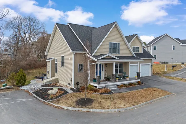 $750,000 | 33 Sable Way, Unit 2, Manchester, NH 03102